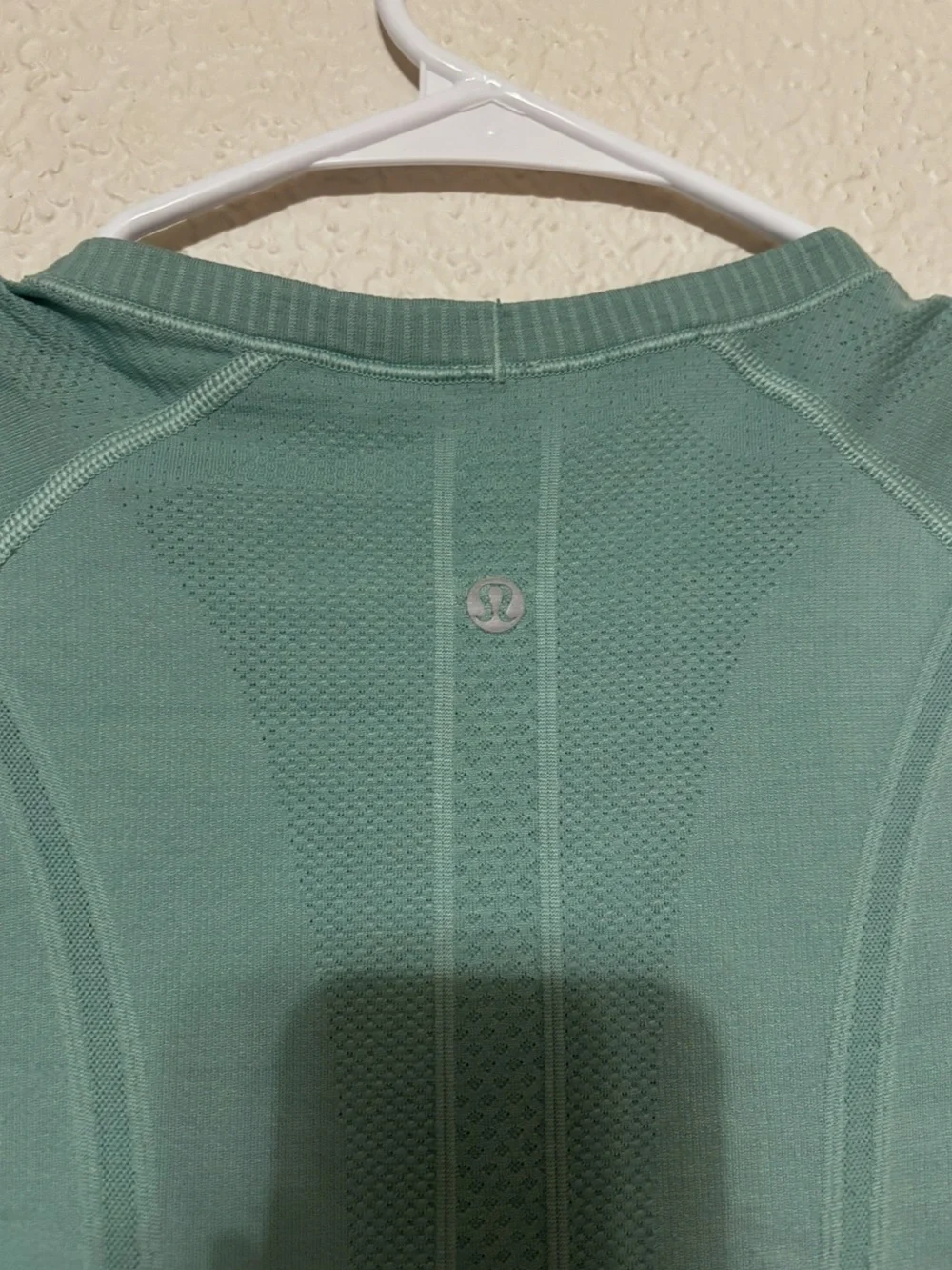 Lululemon Swiftly Tech 2.0 Hip Length Size 4